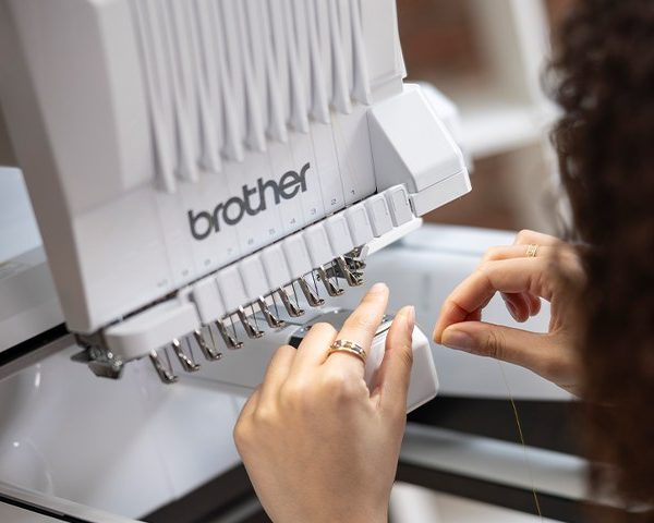 Glava s 10 igala na profesionalnom stroju za vez Brother PR1060W